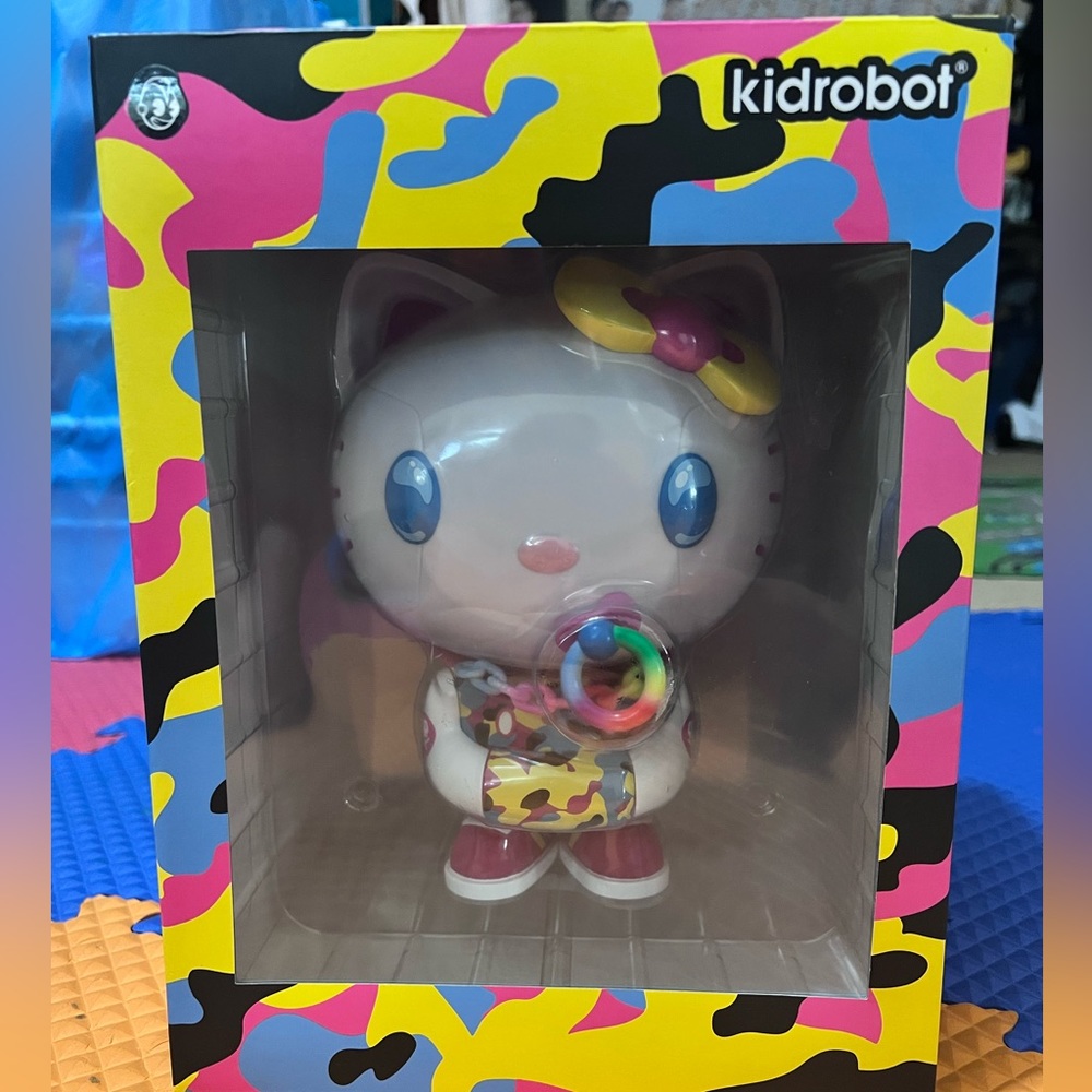 Hello kitty Kidrobot